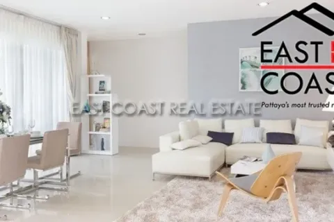 Casa de 4 dormitorios en Pattaya, Tailandia № 213937 - foto 12