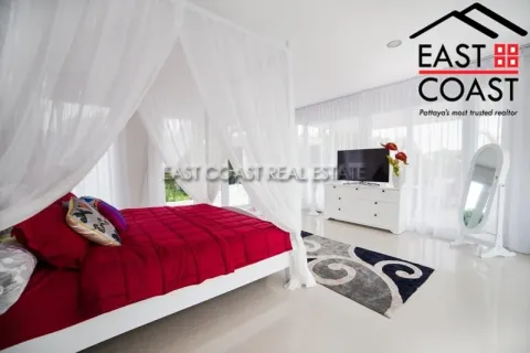 Casa de 4 dormitorios en Pattaya, Tailandia № 213937 - foto 14