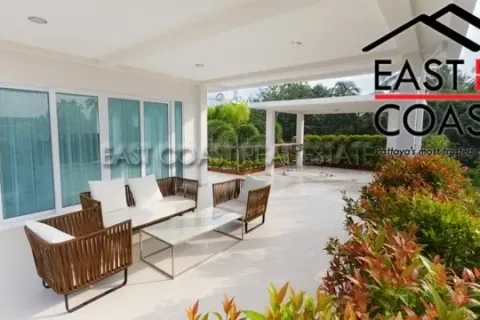Casa de 4 dormitorios en Pattaya, Tailandia № 213937 - foto 3
