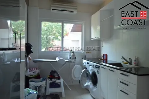 Casa de 4 dormitorios en Pattaya, Tailandia № 213941 - foto 15