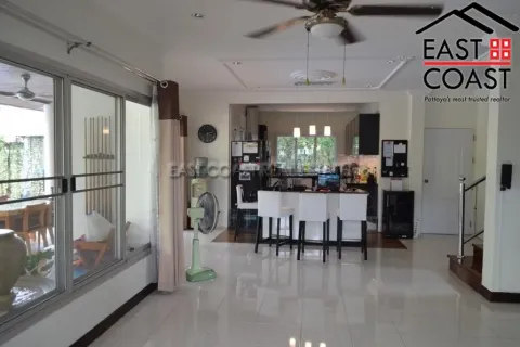 Casa de 4 dormitorios en Pattaya, Tailandia № 213941 - foto 9