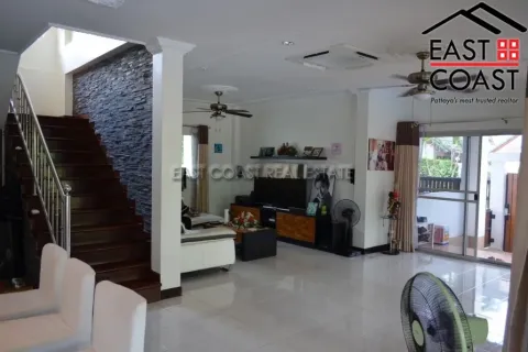Casa de 4 dormitorios en Pattaya, Tailandia № 213941 - foto 16