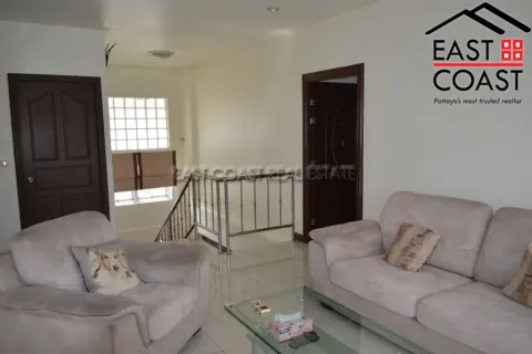 Casa de 4 dormitorios en Pattaya, Tailandia № 213941 - foto 17