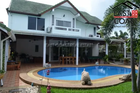 House in Pattaya, Thailand 4 bedrooms № 213941
