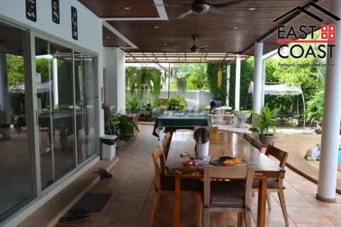 Casa de 4 dormitorios en Pattaya, Tailandia № 213941 - foto 4
