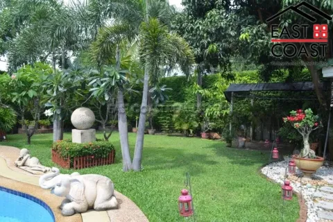 Casa de 4 dormitorios en Pattaya, Tailandia № 213941 - foto 6