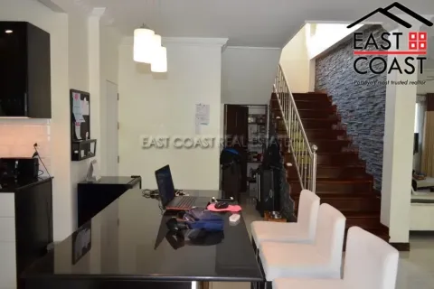 Casa de 4 dormitorios en Pattaya, Tailandia № 213941 - foto 12