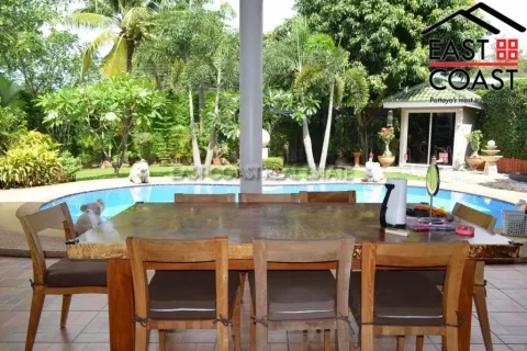Casa de 4 dormitorios en Pattaya, Tailandia № 213941 - foto 5