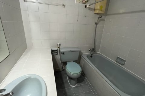 Condo in Watthana, Bangkok, Thailand, 3 bedrooms  № 200942 - photo 9