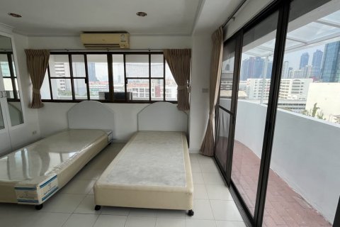 Condo in Watthana, Bangkok, Thailand, 3 bedrooms  № 200942 - photo 13