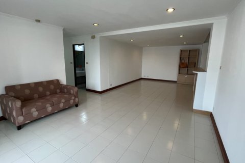 Condo in Watthana, Bangkok, Thailand, 3 bedrooms  № 200942 - photo 10