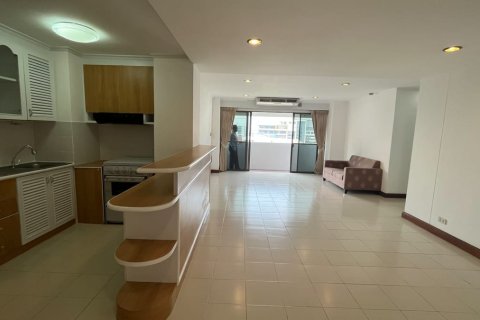 Condo in Watthana, Bangkok, Thailand, 3 bedrooms  № 200942 - photo 12