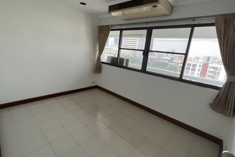 Condo in Watthana, Bangkok, Thailand, 3 bedrooms  № 200942 - photo 5