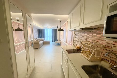 Condo in Bangkok, Thailand, 1 bedroom  № 200941 - photo 6