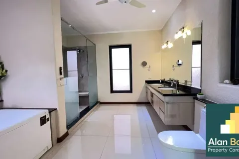 Casa de 4 dormitorios en Pattaya, Tailandia № 210468 - foto 18
