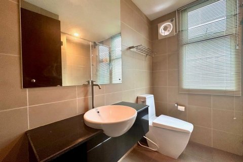 Кондоминиум с 2 спальнями в Ваттхане, Бангкок, Таиланд № 138959 - фото 13