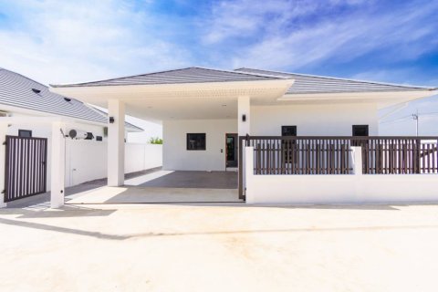 Villa in Pran Buri, Thailand 2 bedrooms № 154516 - photo 4