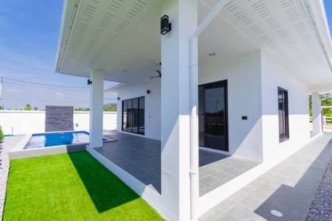 Villa in Pran Buri, Thailand 2 bedrooms № 154516 - photo 2