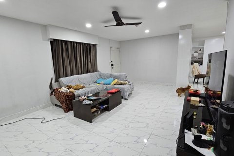 Condo à Watthana, Bangkok, Thaïlande, 3 chambres № 201113 - photo 7