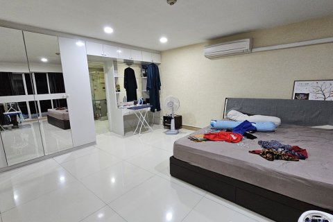 Condo à Watthana, Bangkok, Thaïlande, 3 chambres № 201113 - photo 14