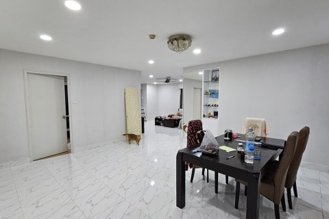 Condo à Watthana, Bangkok, Thaïlande, 3 chambres № 201113 - photo 9