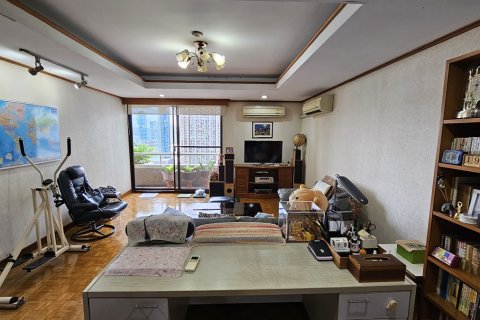 Condo à Watthana, Bangkok, Thaïlande, 3 chambres № 201112 - photo 9