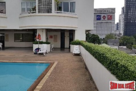 Apartment in Bangkok, Thailand 2 bedrooms № 192972