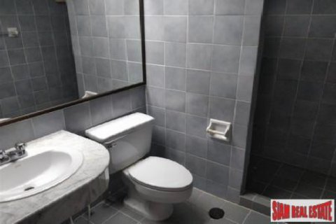 Apartment in Bangkok, Thailand 2 bedrooms № 192972 - photo 3