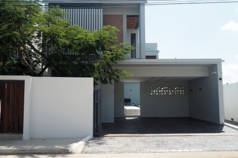 Villa in Hang Dong, Thailand 4 bedrooms № 154936 - photo 1