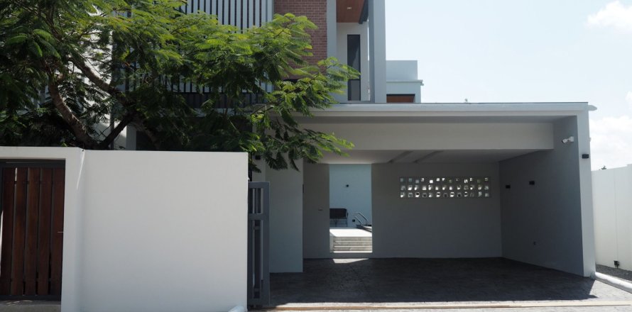 Villa in Hang Dong, Thailand 4 bedrooms № 154936