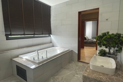 Villa in Hang Dong, Thailand 4 bedrooms № 154936 - photo 25