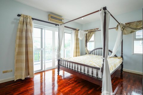 House in Phuket, Thailand 4 bedrooms № 167933 - photo 11