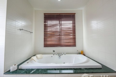 House in Phuket, Thailand 4 bedrooms № 167933 - photo 9