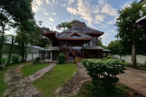 Дом в Чиангмае, Таиланд с 7 спальнями  № 151180 - фото 1