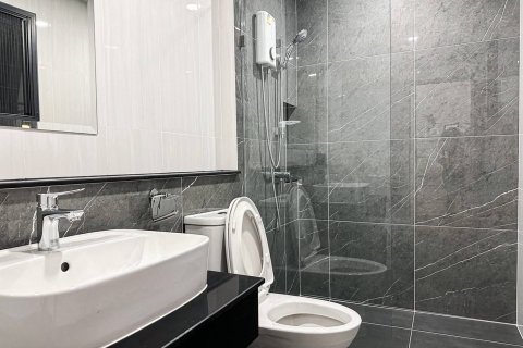 House in Bang Kaeo, Thailand 4 bedrooms № 136423 - photo 19