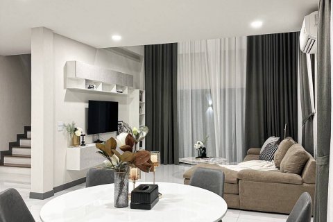 House in Bang Kaeo, Thailand 4 bedrooms № 136423 - photo 2