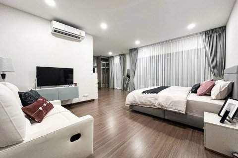 House in Bang Kaeo, Thailand 4 bedrooms № 136423 - photo 6
