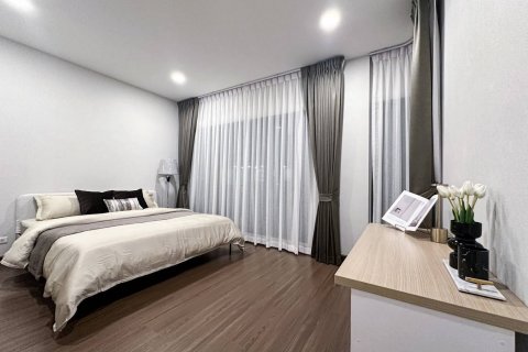 House in Bang Kaeo, Thailand 4 bedrooms № 136423 - photo 5