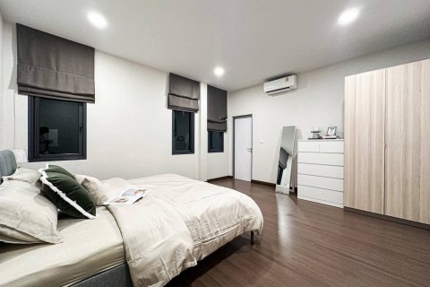House in Bang Kaeo, Thailand 4 bedrooms № 136423 - photo 16