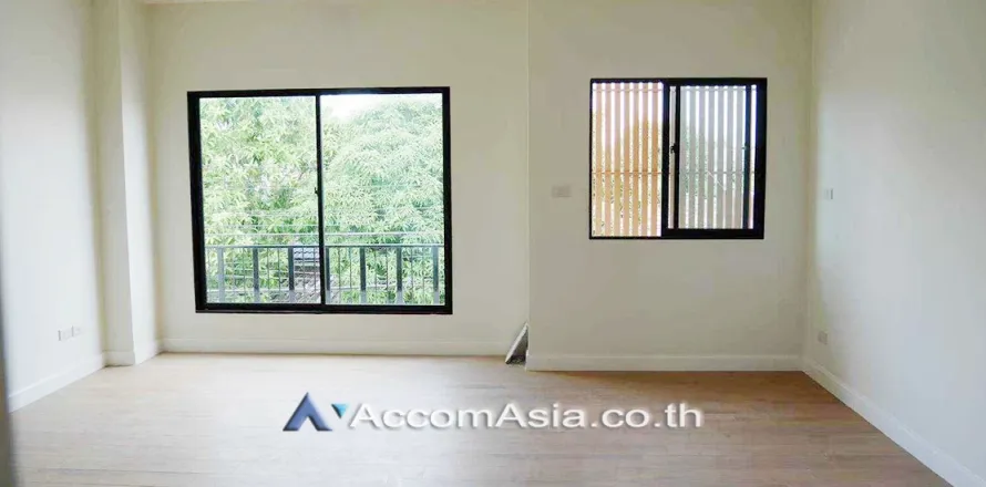 Haus in Phra Khanong, Bangkok, Thailand 4 Schlafzimmer № 214808