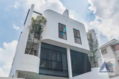 Haus in Phra Khanong, Bangkok, Thailand 3 Schlafzimmer № 214809 - Foto 4