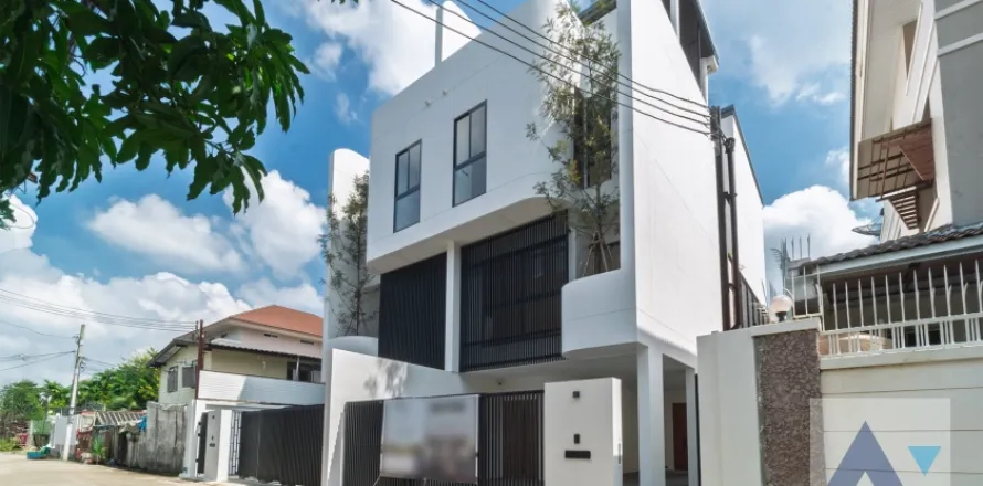 Haus in Phra Khanong, Bangkok, Thailand 3 Schlafzimmer № 214809