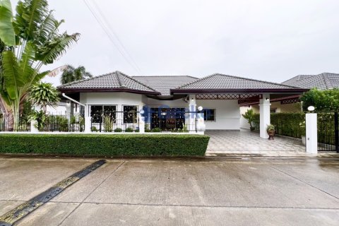 House in Pattaya, Thailand 3 bedrooms № 196164