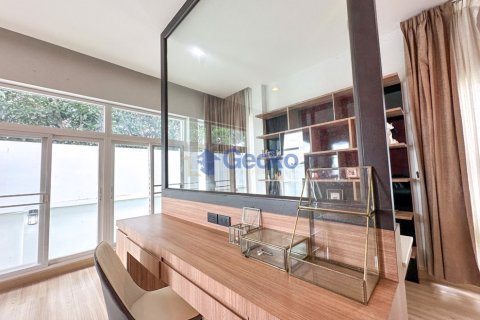 House in Pattaya, Thailand 3 bedrooms № 196165 - photo 8
