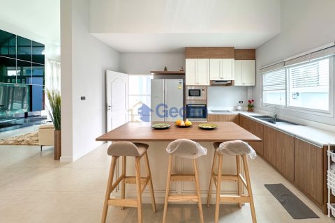 House in Pattaya, Thailand 3 bedrooms № 196165 - photo 4
