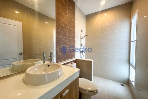 House in Pattaya, Thailand 3 bedrooms № 196165 - photo 17
