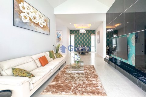 House in Pattaya, Thailand 3 bedrooms № 196165 - photo 6