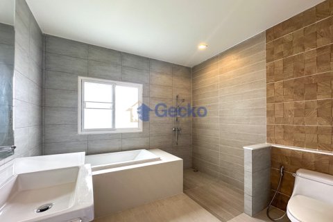 House in Pattaya, Thailand 3 bedrooms № 196165 - photo 18
