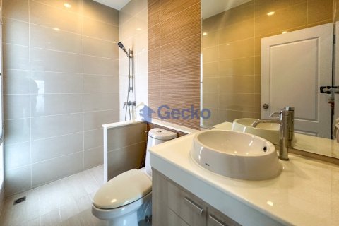 House in Pattaya, Thailand 3 bedrooms № 196165 - photo 15