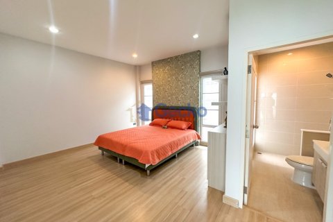 House in Pattaya, Thailand 3 bedrooms № 196165 - photo 14